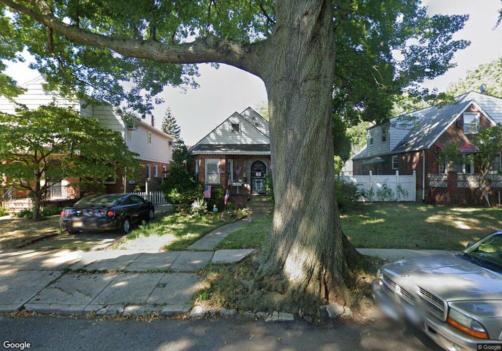 5818 190th St, Fresh Meadows, NY 11365 - photo 1