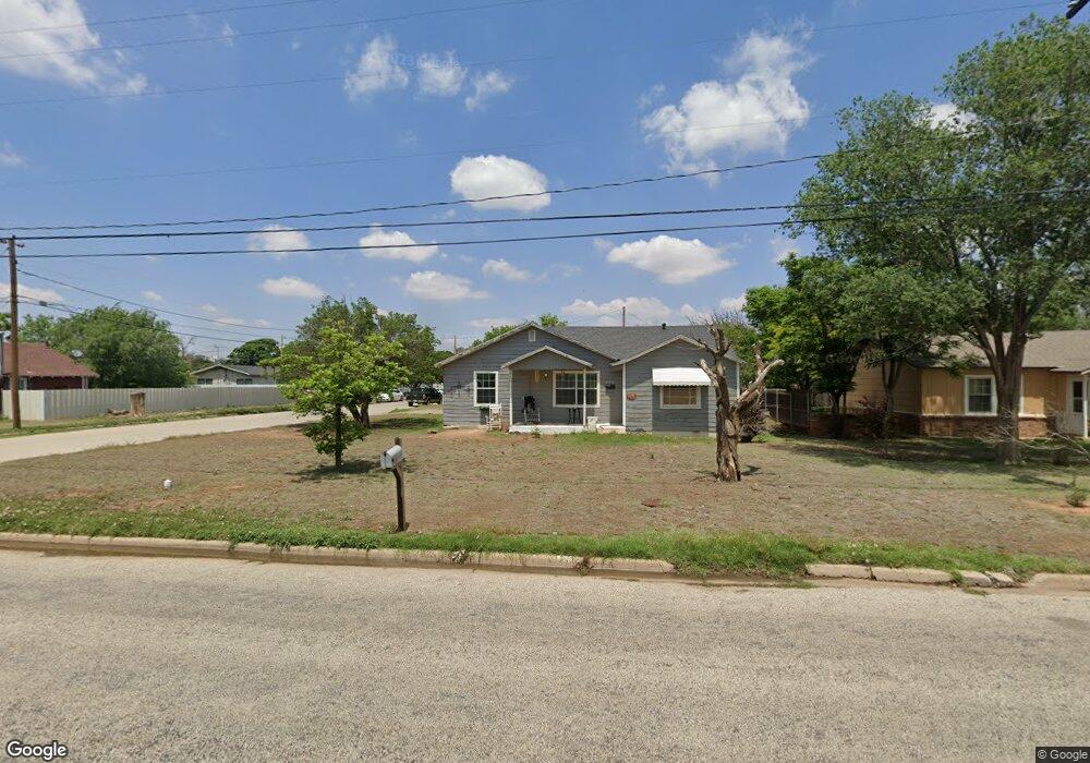 2412 W 10th St, Plainview, TX 79072 - photo 1
