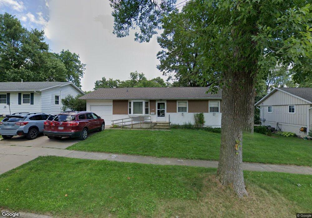 1107 Cheyenne Rd NW, Cedar Rapids, IA 52405 - photo 1