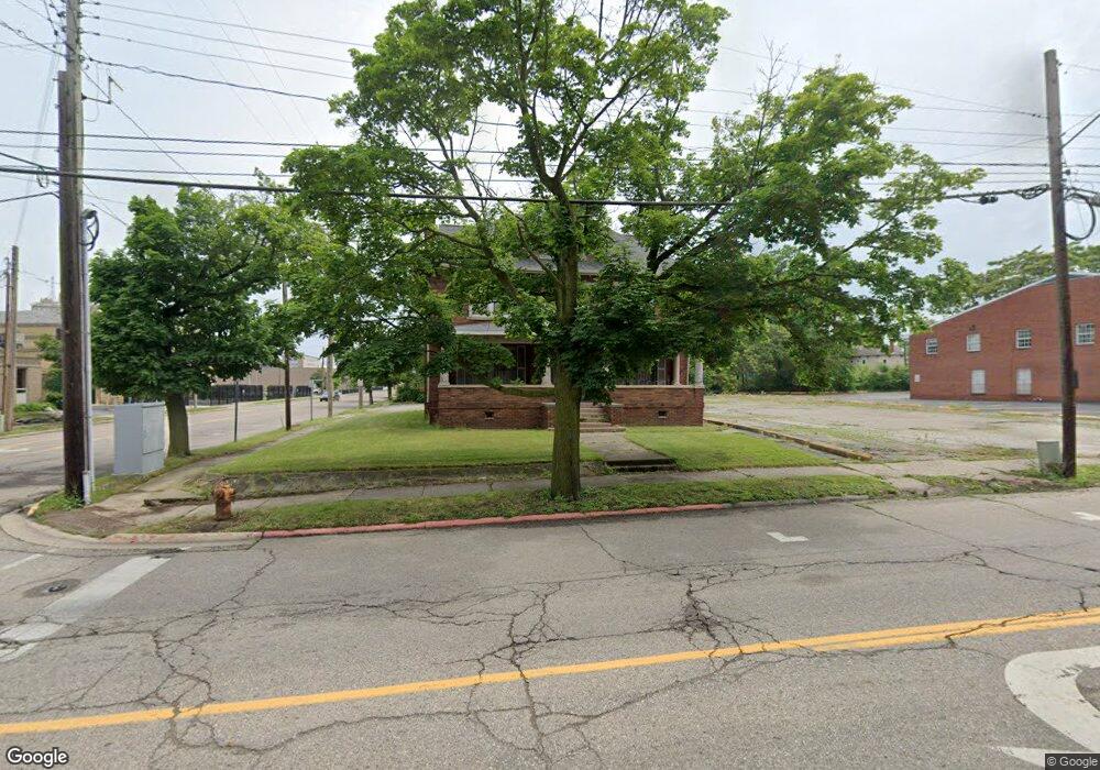 703 S Grand Traverse St, Flint, MI 48502 - photo 1