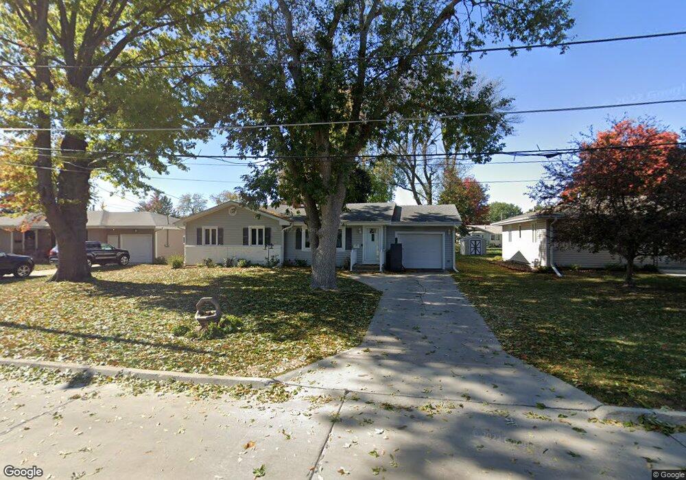 301 E 20 St N, Newton, IA 50208 - photo 1