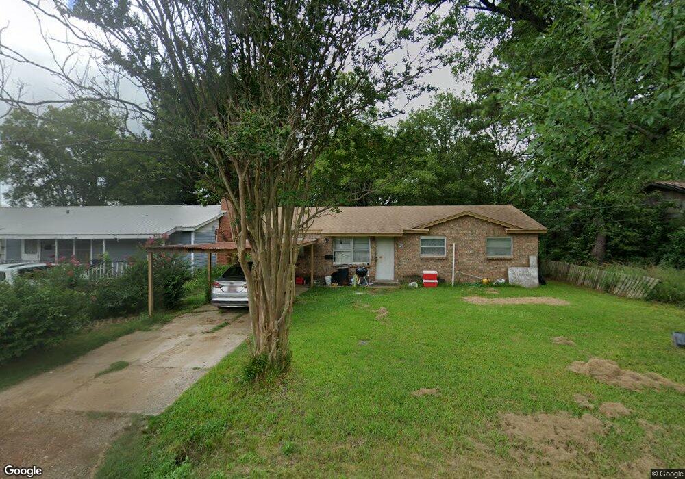 706 N 4th St, Hugo, OK 74743 - photo 1