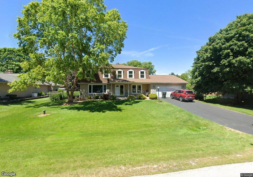 10S070 Meadow Ln, Naperville, IL 60564 - photo 1