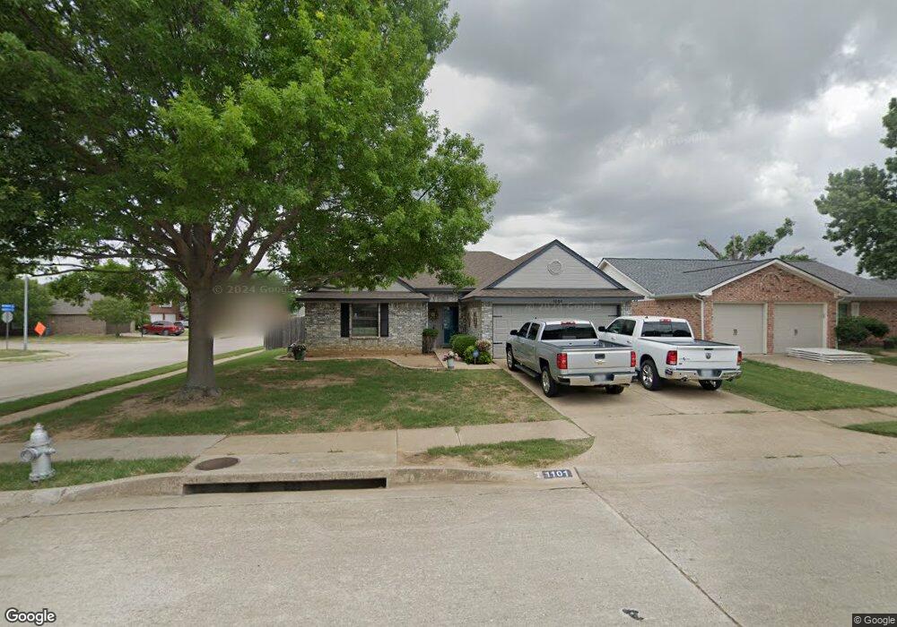 1101 Saratoga Dr, Euless, TX 76040 - photo 1