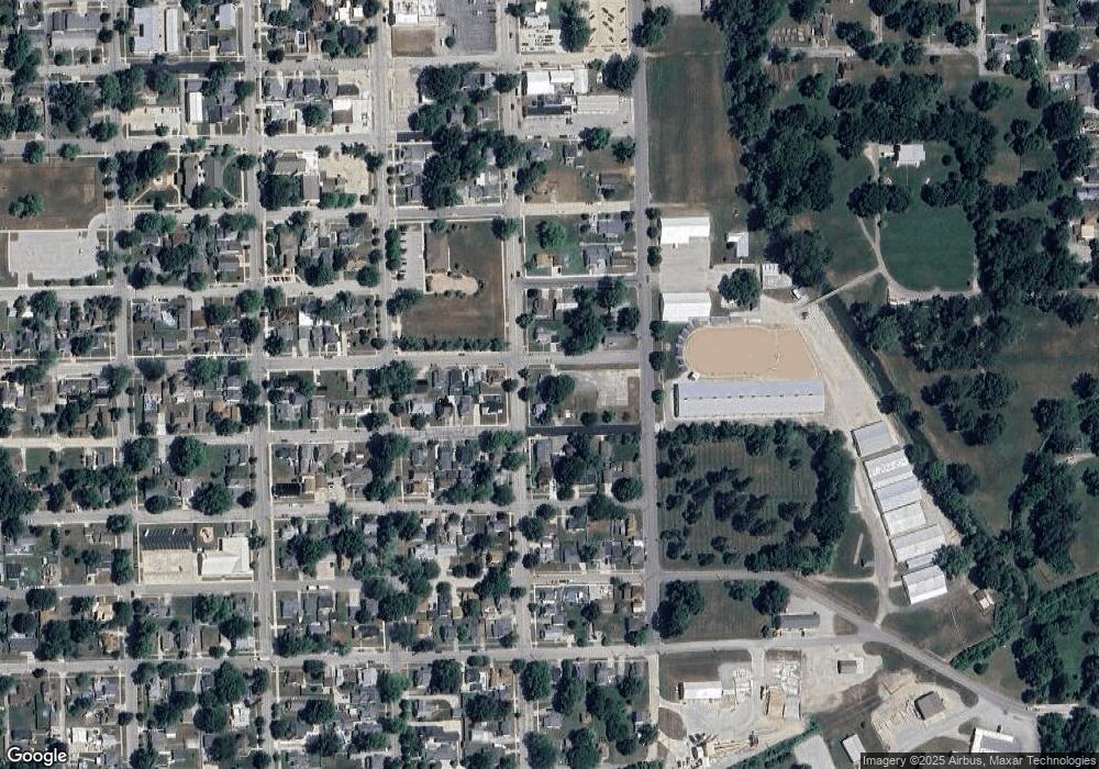 902 S Cedar St, Auburn, IN 46706 - photo 1