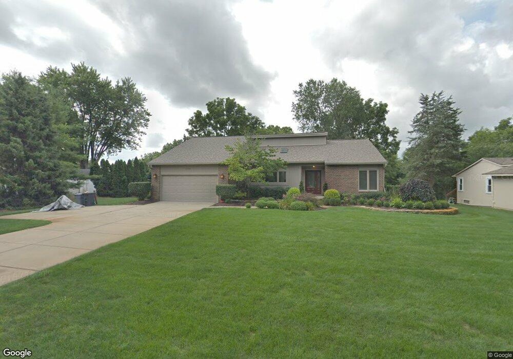 5739 Recreation Dr, West Bloomfield, MI 48324 - photo 1