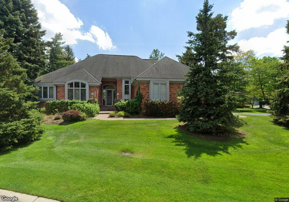 2721 Glenbrooke Ct, Bloomfield Hills, MI 48302 - photo 1