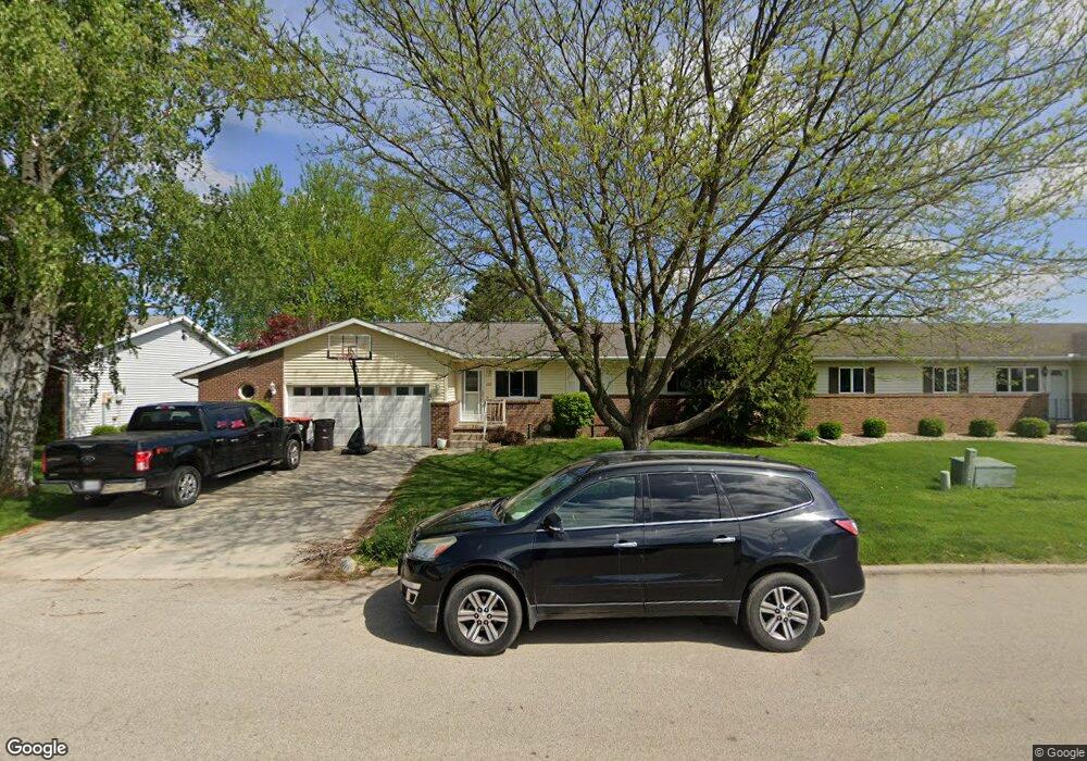 120 Lincolnwood Dr, Lincoln, IL 62656 - photo 1