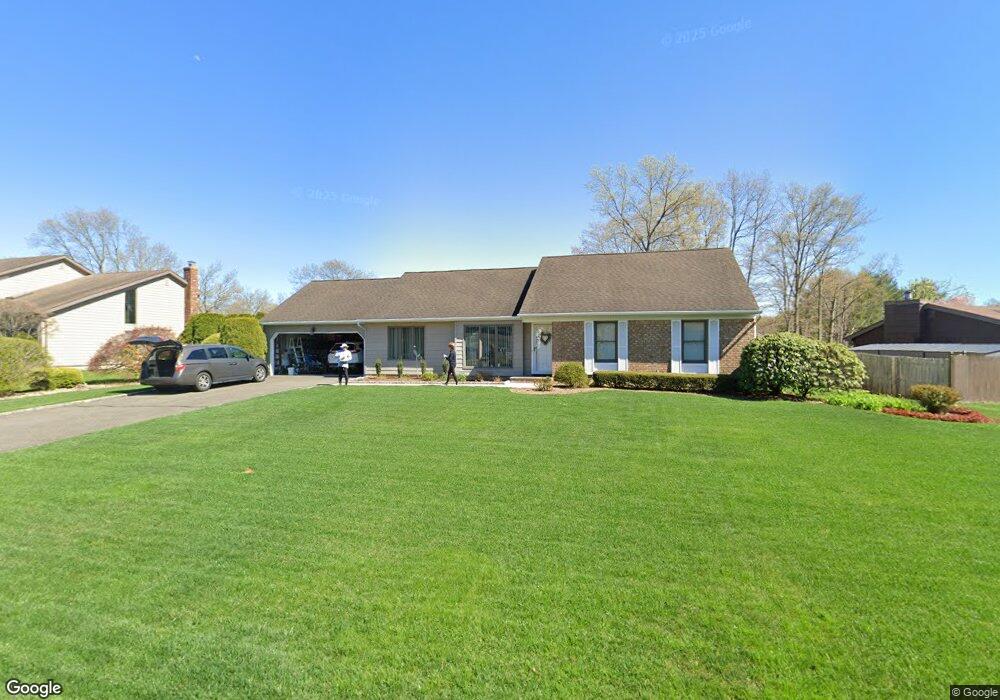 10 Long Meadow Rd, ComMacK, NY 11725 - photo 1