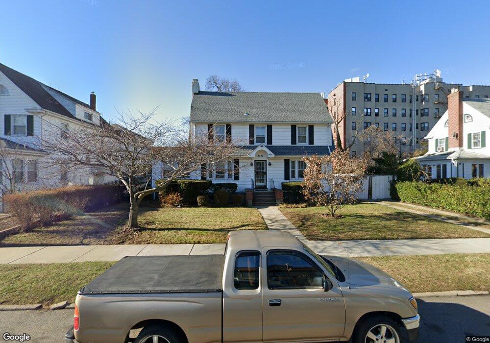 8890 195th St, Hollis, NY 11423 - photo 1