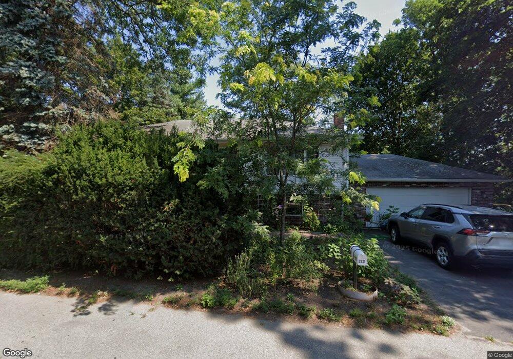 220 Nahant St, Wakefield, MA 01880 - photo 1