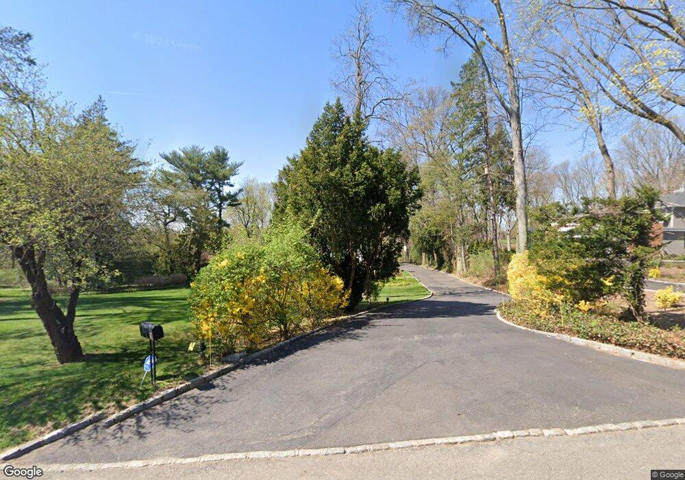 81 Harbor Acres Rd, Sands Point, NY 11050 - photo 1