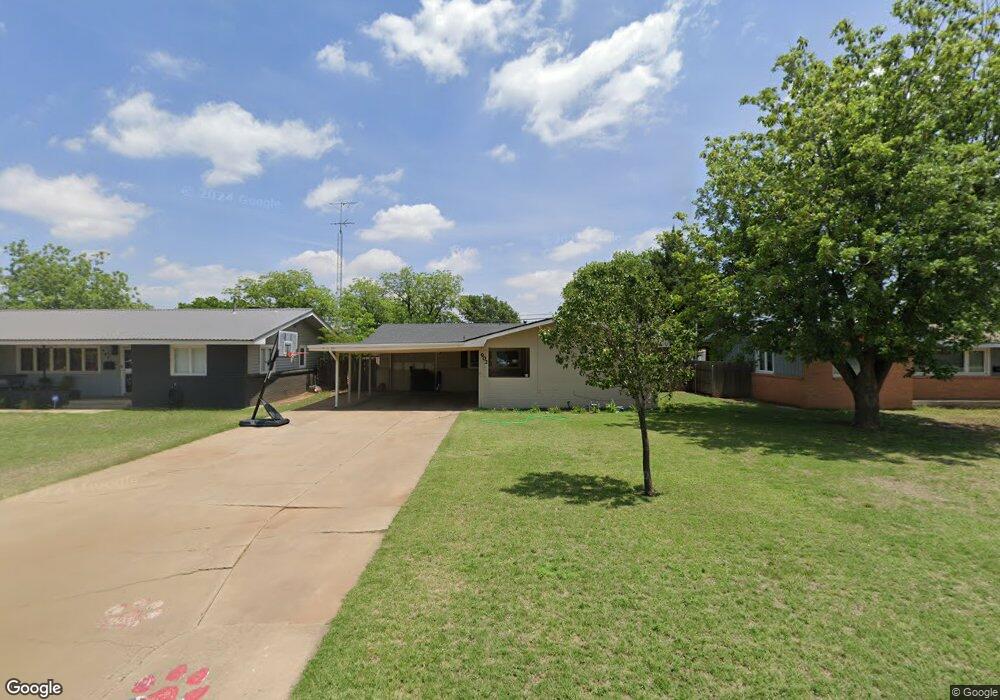 902 Zephyr St, Plainview, TX 79072 - photo 1