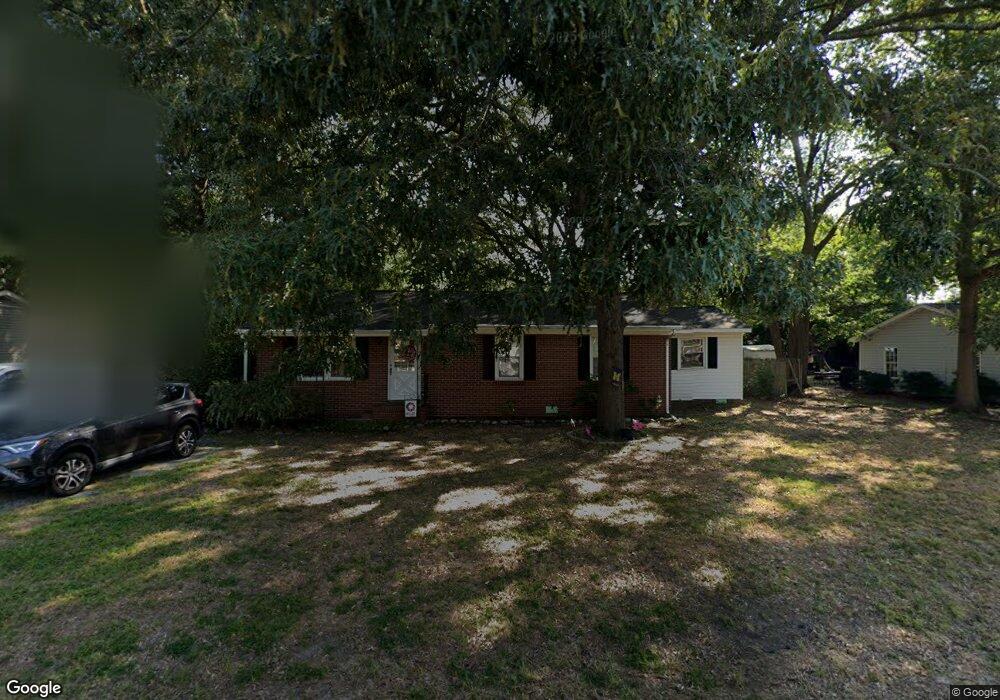 1659 Holly Dr, Gloucester Point, VA 23062 - photo 1