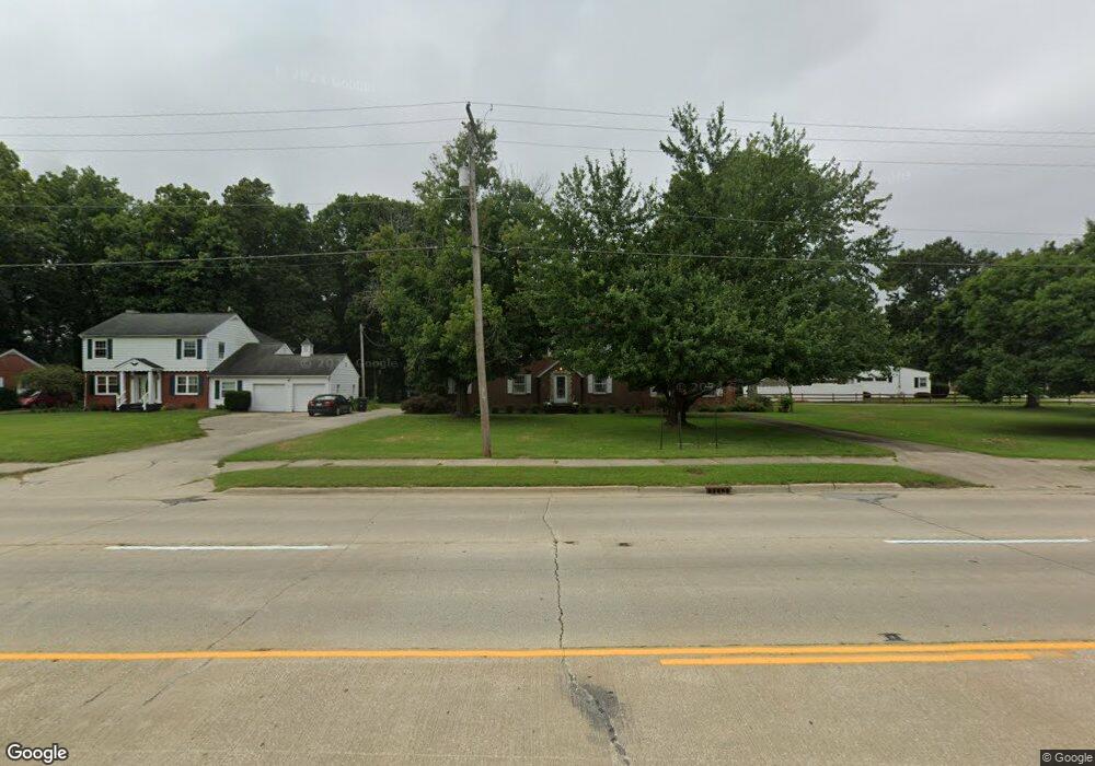 809 N Keller Dr, Effingham, IL 62401 - photo 1