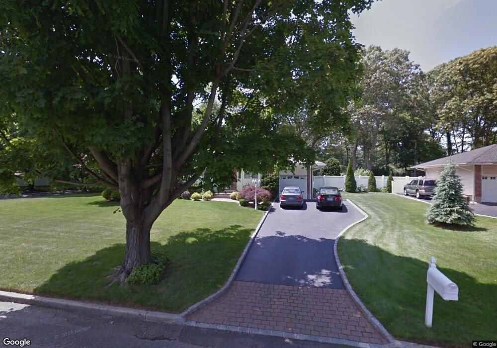 12 Raven Dr, ComMacK, NY 11725 - photo 1