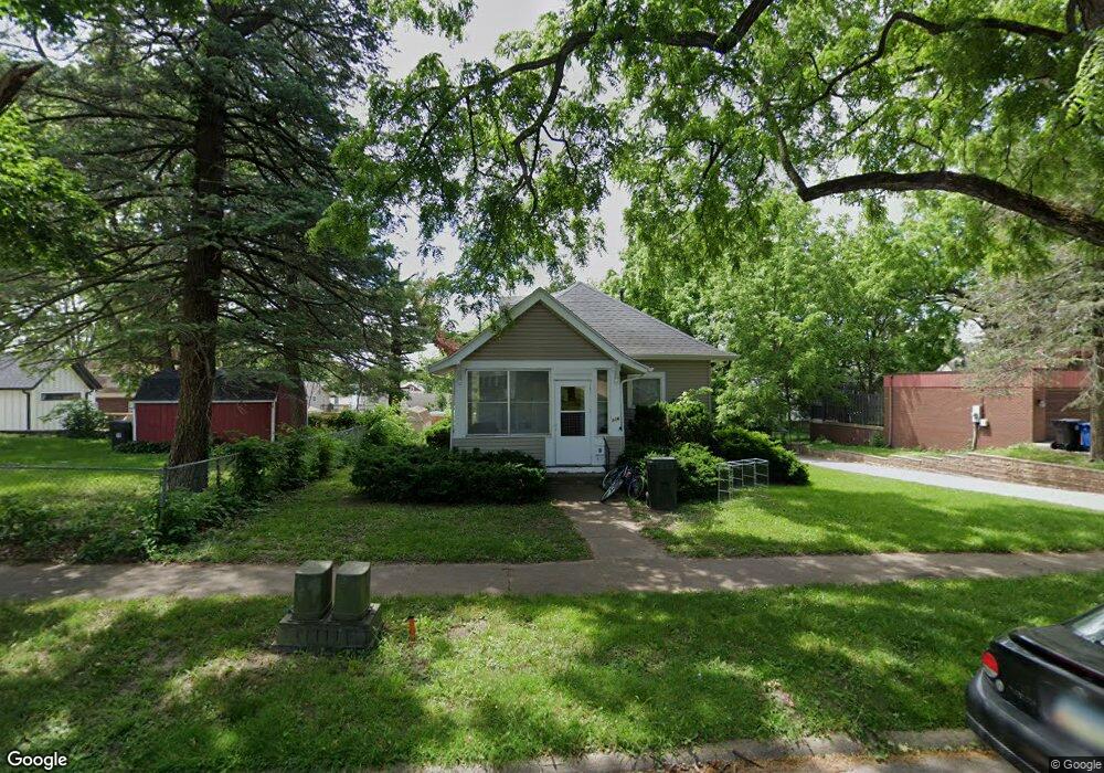 916 W 18th St, Cedar Falls, IA 50613 - photo 1