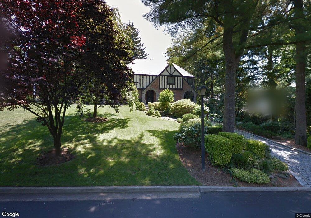 48 Vanderbilt Rd, Manhasset, NY 11030 - photo 1