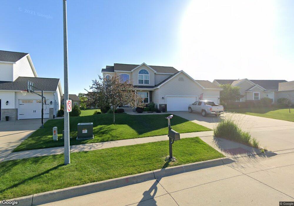 1603 Quail Run Ln, Cedar Falls, IA 50613 - photo 1