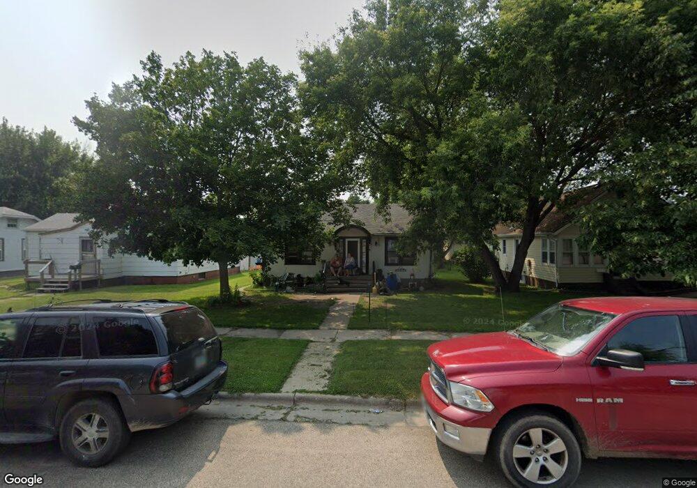 908 3rd Ave SE, Jamestown, ND 58401 - photo 1