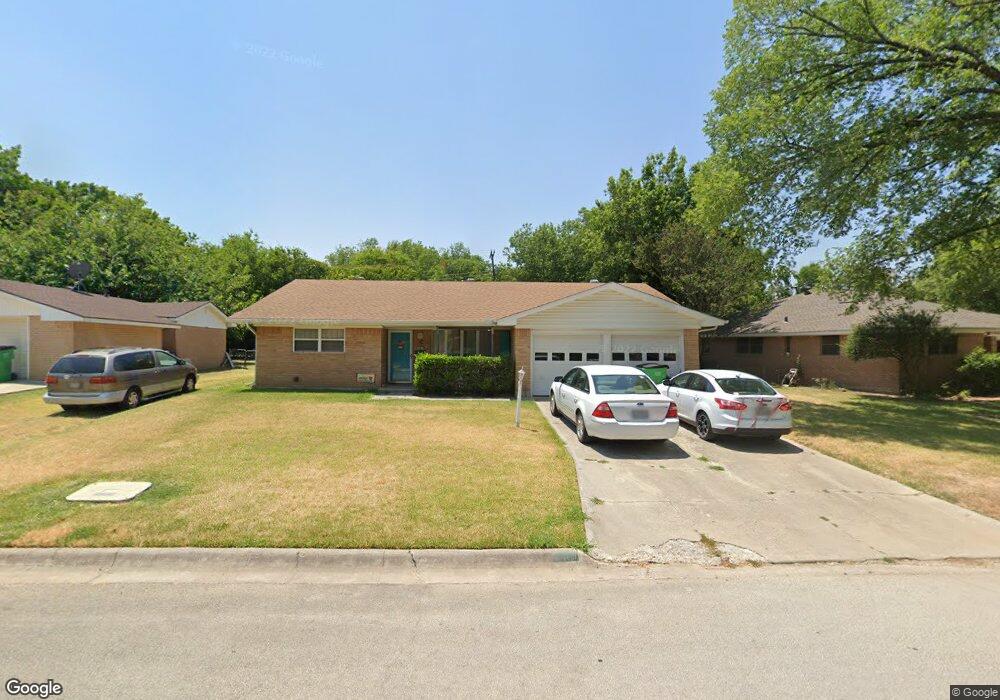 401 Melody Ln, Gainesville, TX 76240 - photo 1