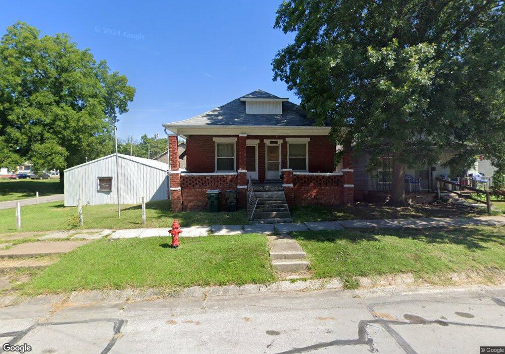 835 W End Place, Moberly, MO 65270 - photo 1