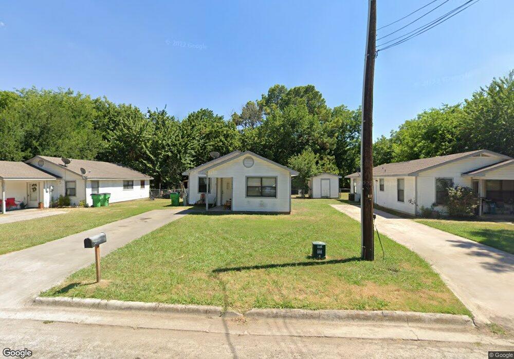 1416 E Pecan St, Gainesville, TX 76240 - photo 1