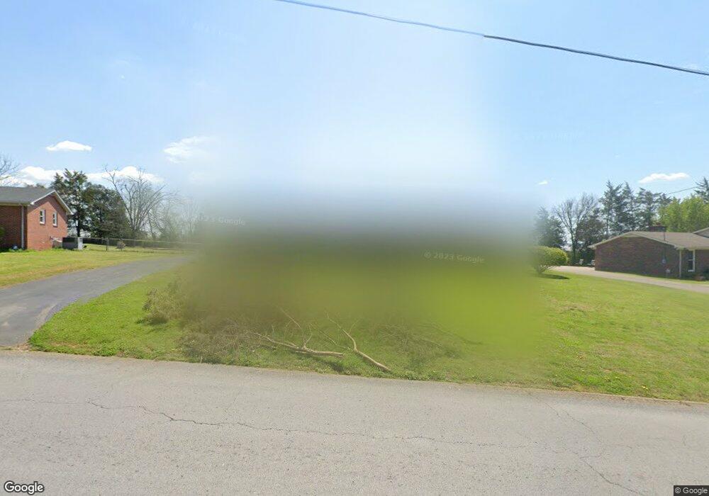 607 S Hillcrest Dr, Shelbyville, TN 37160 - photo 1