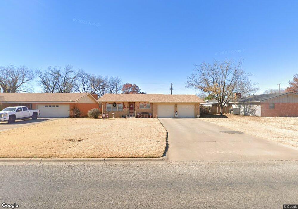 1313 Ennis St, Plainview, TX 79072 - photo 1