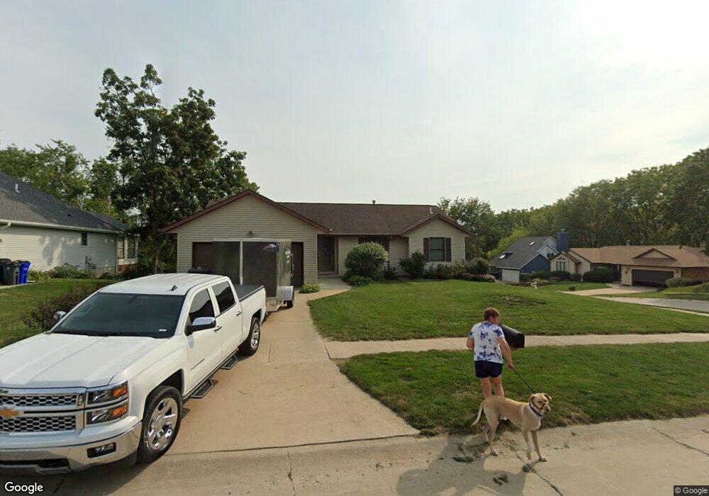 2575 L Ave NW, Cedar Rapids, IA 52405 - photo 1