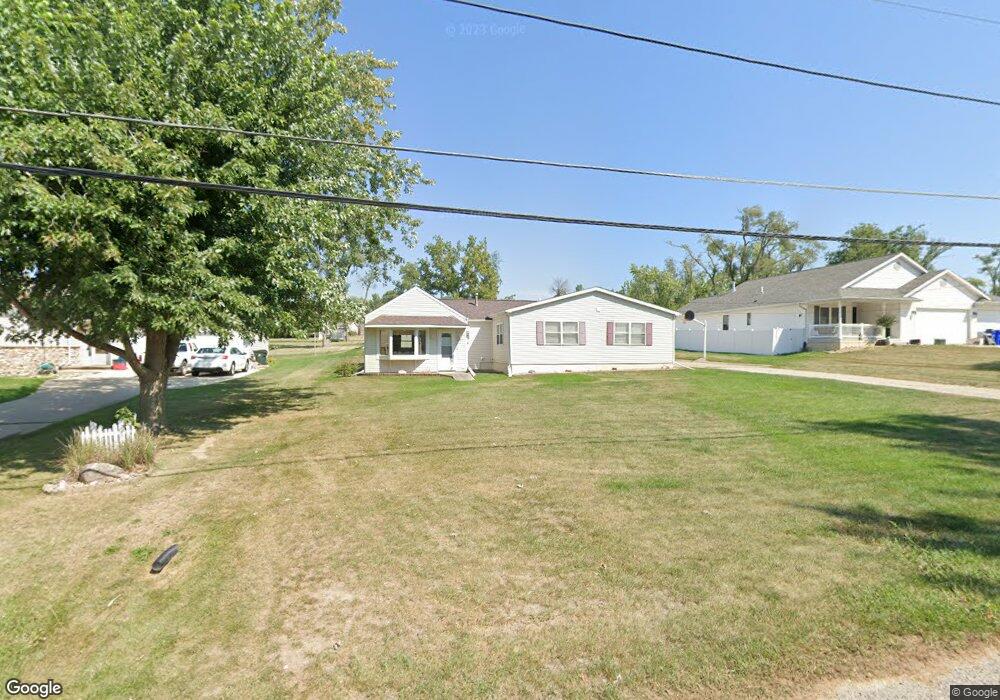 3632 Crestwood Dr NW, Cedar Rapids, IA 52405 - photo 1