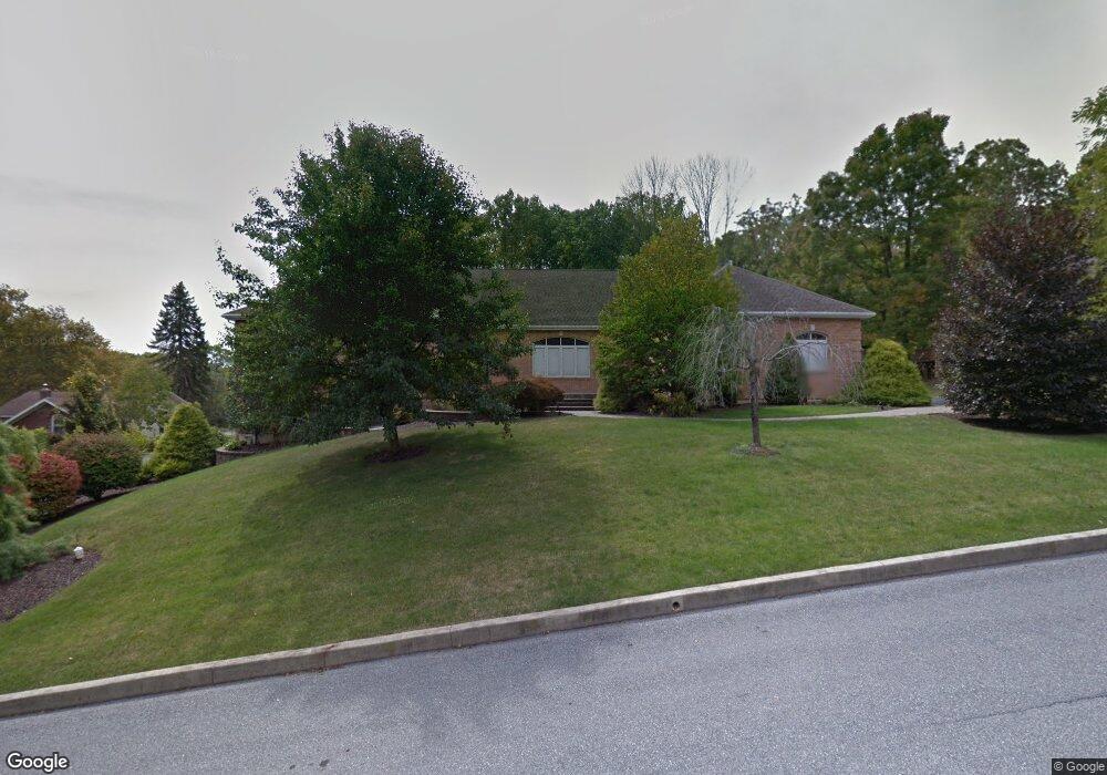 820 Mallard Dr, Whitehall, PA 18052 - photo 1