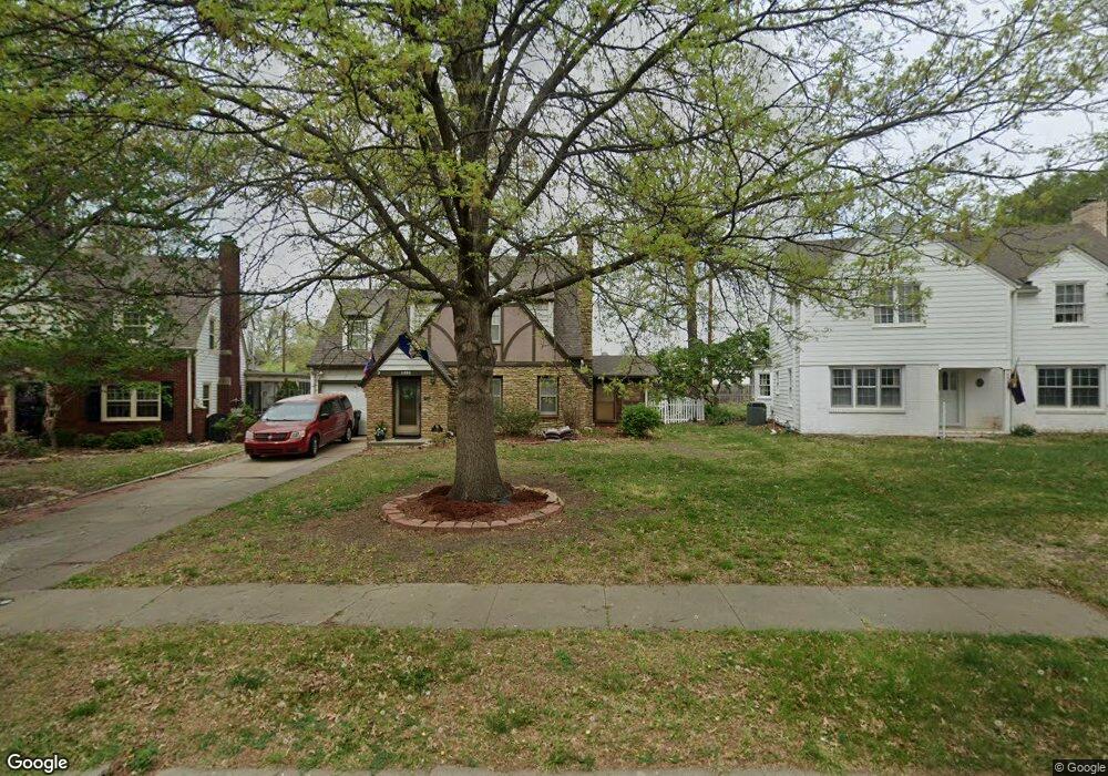 1261 SW Pembroke Ln, Topeka, KS 66604 - photo 1