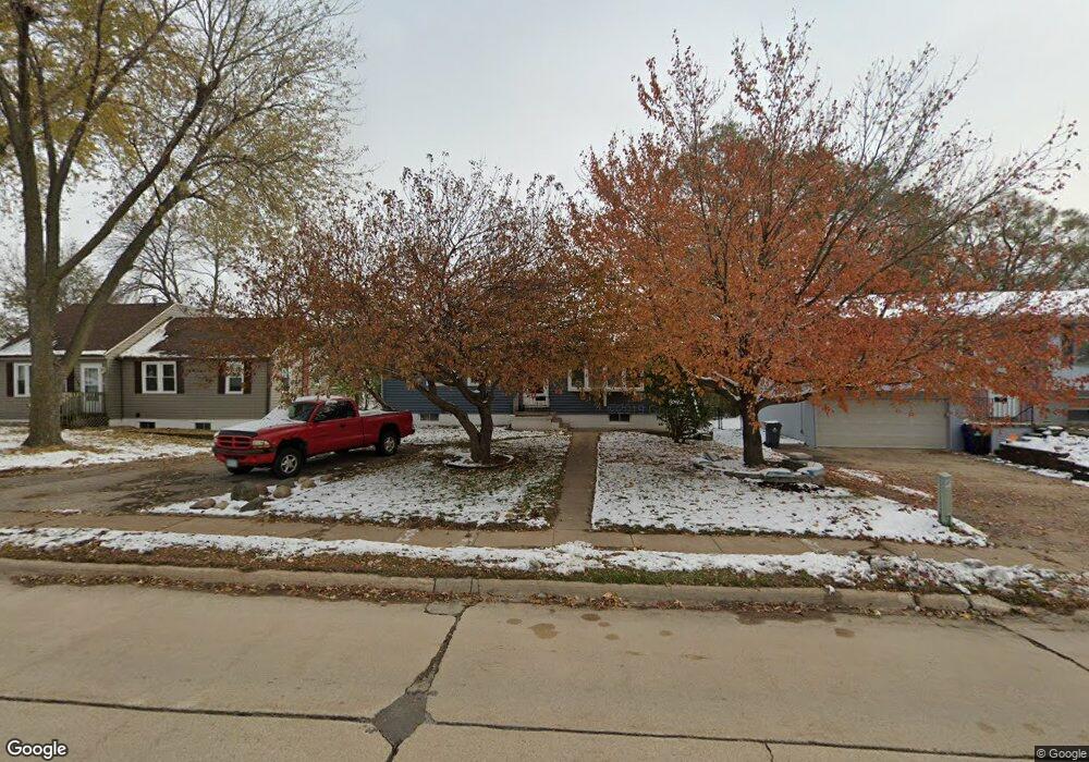 3049 J St SW, Cedar Rapids, IA 52404 - photo 1