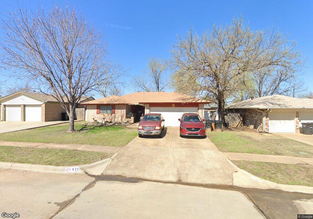 921 NE 5th St, Moore, OK 73160 - photo 1