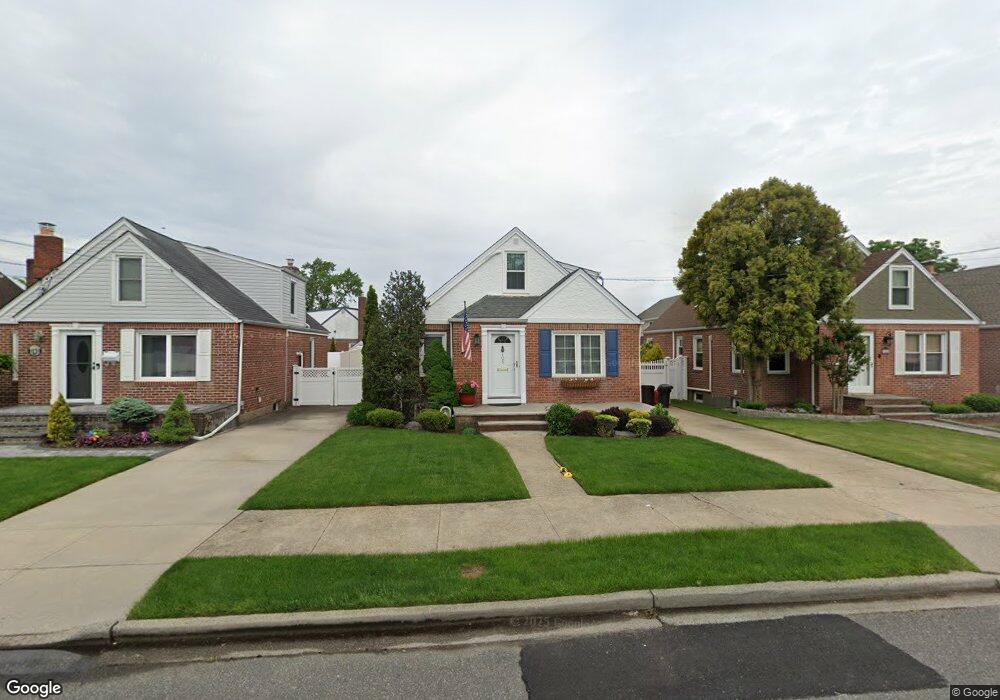 105 Roxbury Rd, Franklin Square, NY 11010 - photo 1