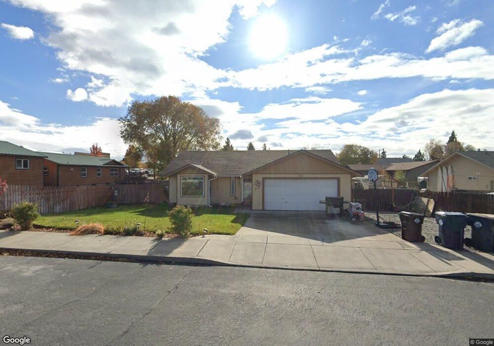 722 NW Maple Ct, Redmond, OR 97756 - photo 1