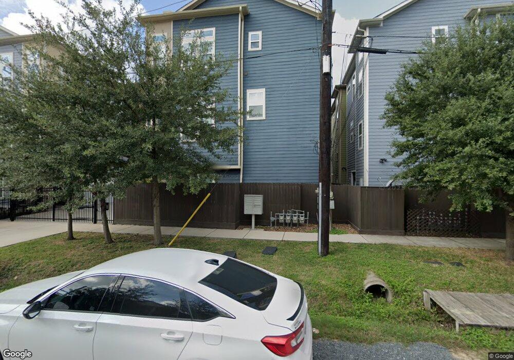 617 Rutland St, Houston, TX 77007 - photo 1