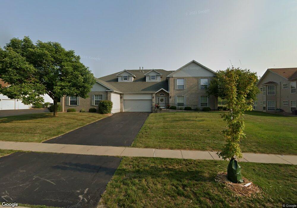 2810 Towne House Dr NE unit D, Cedar Rapids, IA 52402 - photo 1