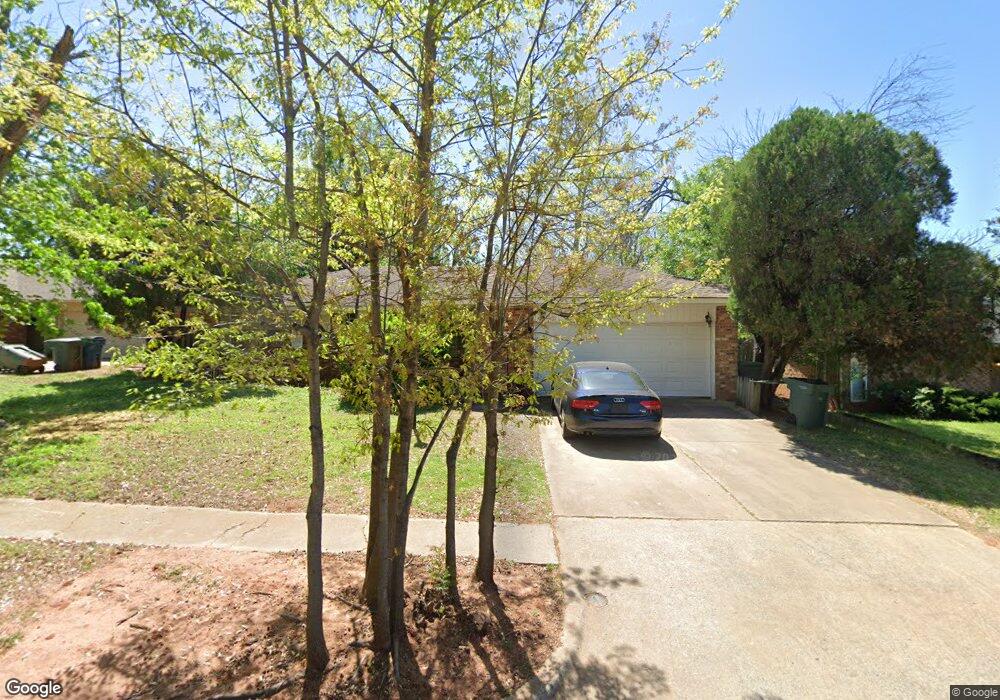 928 Crown Dr, Edmond, OK 73034 - photo 1