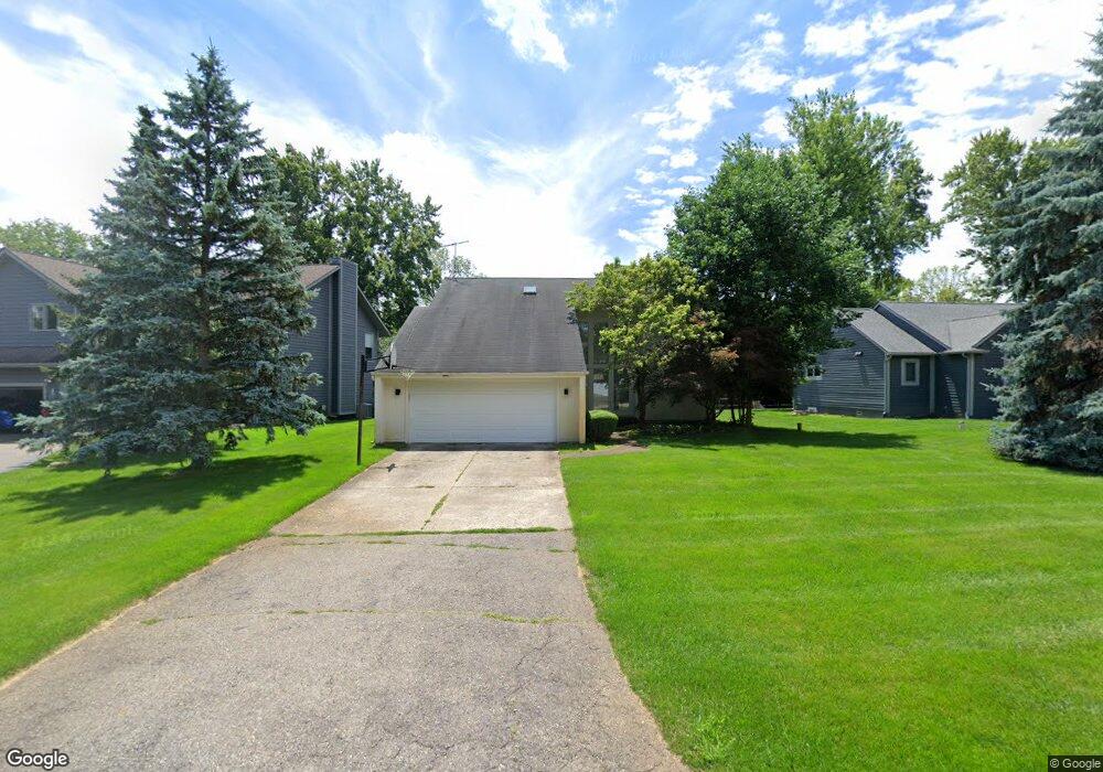 5645 Recreation Dr, West Bloomfield, MI 48324 - photo 1