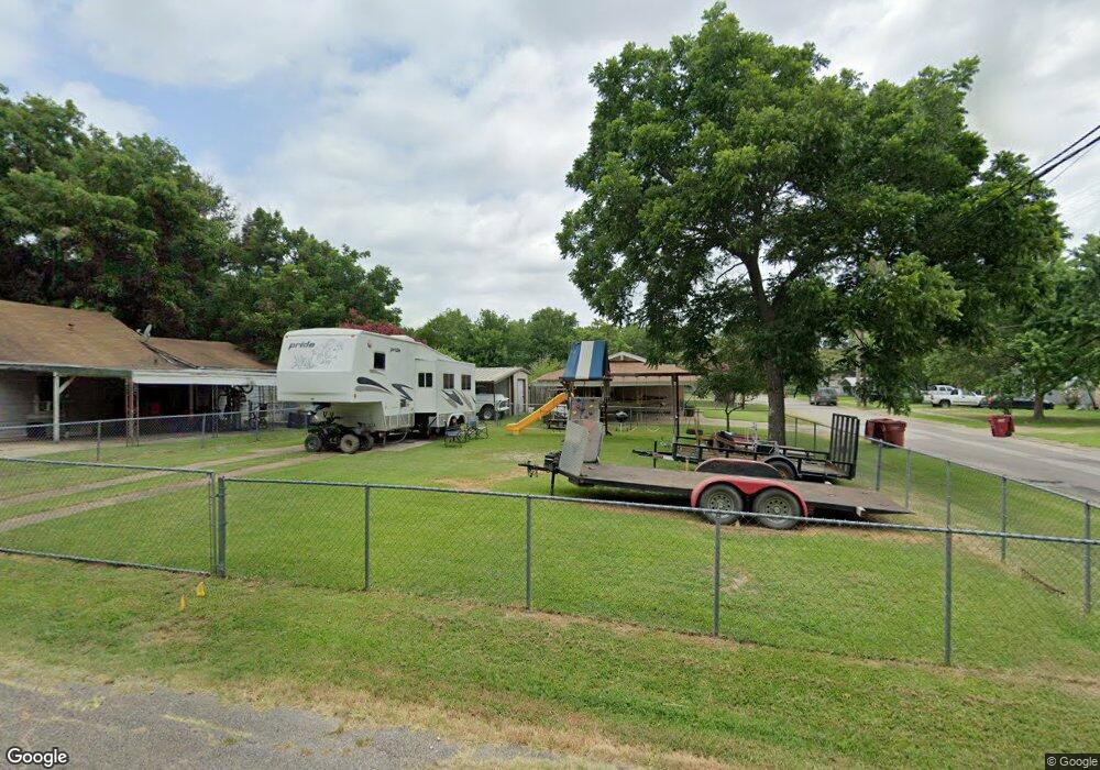 809 E 14th St, Bonham, TX 75418 - photo 1