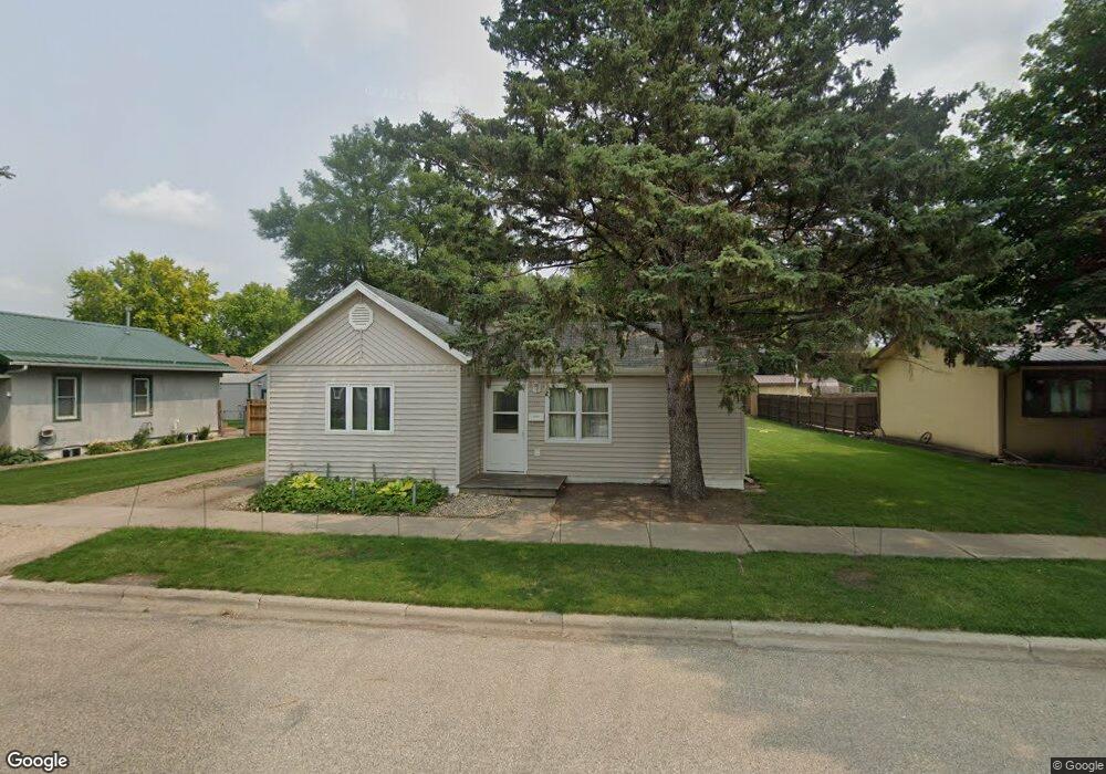 311 6th Ave SW, Jamestown, ND 58401 - photo 1