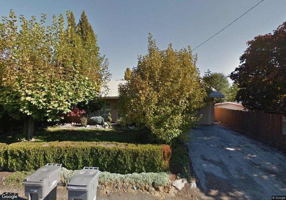 137 N James Ave, East Wenatchee, WA 98802 - photo 1