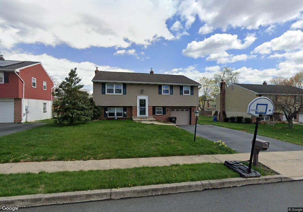 795 Lilac Ln, Reading, PA 19606 - photo 1