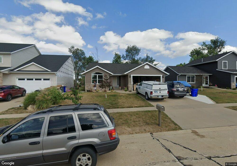 3711 Royal Dr SW, Cedar Rapids, IA 52404 - photo 1