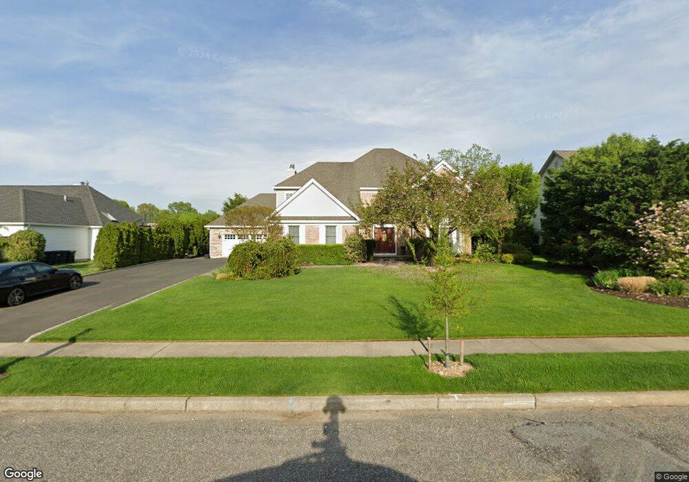 165 Hayrick Ln, ComMacK, NY 11725 - photo 1