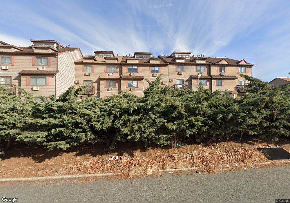 68 Daffodil Ln unit A, Staten Island, NY 10314 - photo 1