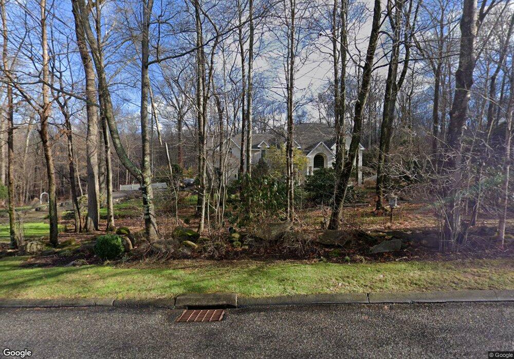 576 Thompson St, Glastonbury, CT 06033 - photo 1