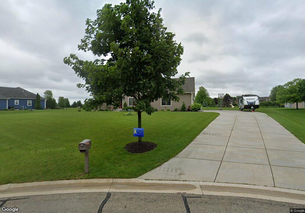 1905 Ravine Ct, Slinger, WI 53086 - photo 1